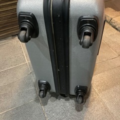 特大ブランドスーツケース80.55.30センチ　ナンバー鍵の画像