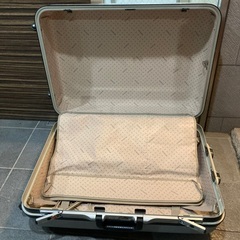 特大ブランドスーツケース80.55.30センチ　ナンバー鍵の画像