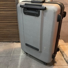 特大ブランドスーツケース80.55.30センチ　ナンバー鍵の画像