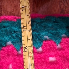 毛糸手編みクッションの画像