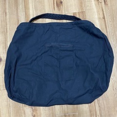 大きな花柄バッグの画像