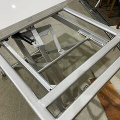 伸長式ガス圧昇降テーブルの画像