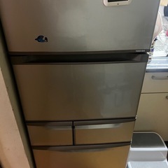 TOSHIBA製の427L冷蔵庫の画像