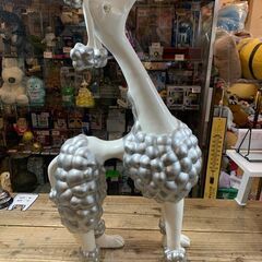 大きなプードルのオブジェ インテリアの画像