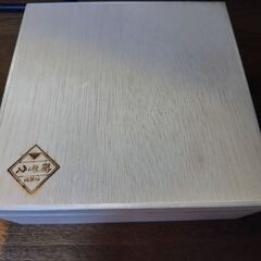 京料理濱登久　蓋つき木製一段箱の画像