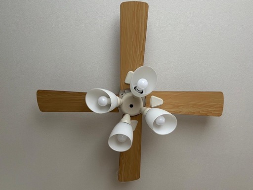 お値引き中】シーリングファン・ウィンダブル4灯