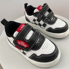 スニーカー VANS ヴァンズ　13cm V2920B BLK     の画像