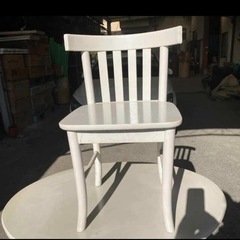 白のダイニングテーブル&チェアーの画像