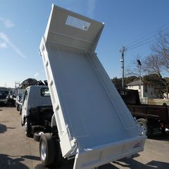2トン　ダンプ　5速マニュアル　251143の画像