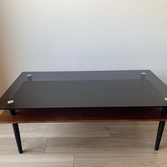 ガラスローテーブルの画像