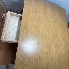 ダイニングテーブルの画像