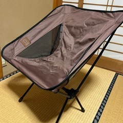 折りたたみ椅子の画像