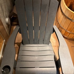 DEPOS デポス アディロンダック チェア アルパイン ブラック 1脚 樹脂製 耐候性 カップホルダー付きの画像