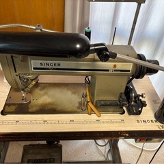 業務用ミシンの画像