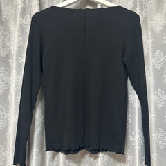 earth トップスの画像