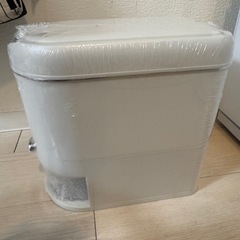 プラスチック製米びつの画像