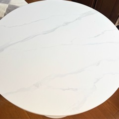 新品同様 大理石調ラウンドテーブルの画像