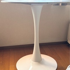 新品同様 大理石調ラウンドテーブルの画像
