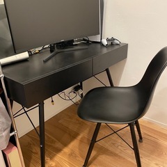 スマートデスク レイ + シェルチェア DSW ブラックセットの画像