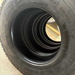 225/80R17.5 4本セット　スタッドレスタイヤ　トーヨータイヤ の画像