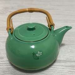 金色の口縁にすずらんの花
デザイン 急須&湯飲み5個のセットの画像