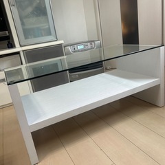ガラステーブルの画像