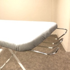 【パール金属】 シンプルピュアスタンド式アイロン台アルミコート H-3064の画像