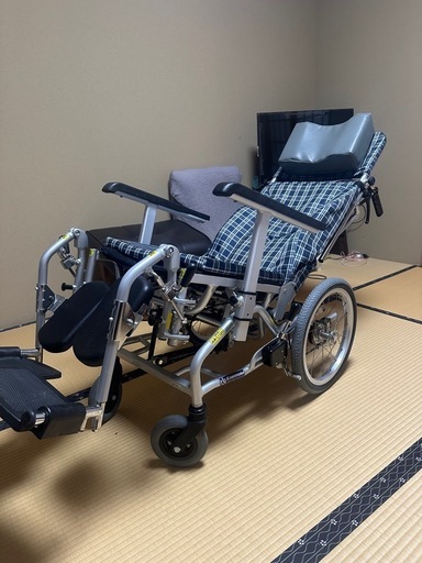 カワムラ　　
リクライニング介護車椅子　