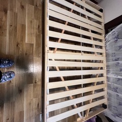 セミダブル木のフレームの画像