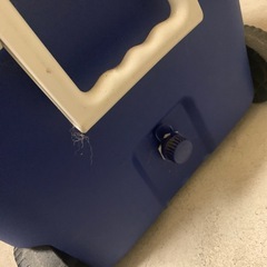 ❤️商談中になりました。断捨離早い者勝ち❤️キャスター式クーラーボックス　大型クーラーボックス　２回使用のみ　訳ありの画像