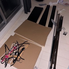 不用品まとめて引き取り希望〈0円〉物干し竿・木材・寝具な
の画像