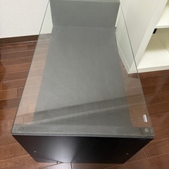 ガラス板ローテーブルの画像