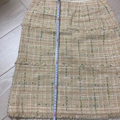 スカート　膝丈スカート　タイトスカート　ANAYI オフィスコーデ　ベージュの画像