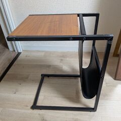 小物置き場付きサイドテーブルの画像