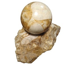 飾り石　天然石製　黄色　球体　丸石　置物　鑑賞石　オブジェの画像