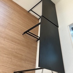 黒いデスクの画像