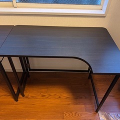 デスク2台の画像