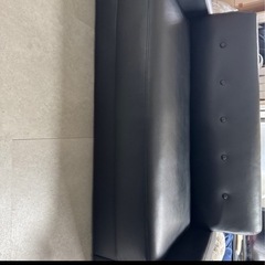 黒色ソファーの画像