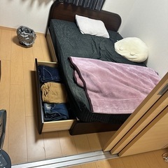 ダブルベッドの画像