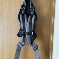 【無料・送料のみ負担】ベビーキャリアファースト 抱っこ紐 新生児から使用可能の画像