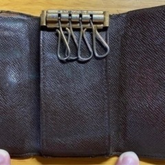 問い合わせ募集中！LOUIS VUITTONキーケースの画像