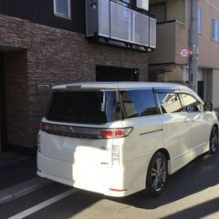 エルグランド　ハイウェイスター　アーバンクロムブラックレザー　車検8年7月　両側パワスラ　ナビ　テレビ　ｗサンルーフ　パワーバックドアの画像