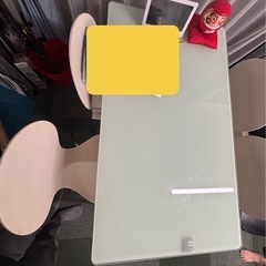 ニトリ　ダイニングテーブル　イス付きの画像