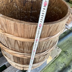 大きな味噌樽　の画像