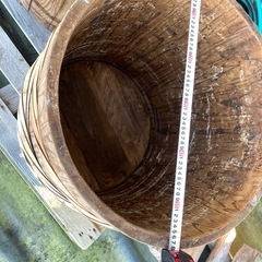 大きな味噌樽　の画像
