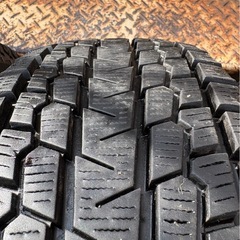 ハイエースなどに スタッドレス バリ溝 走行少ないの画像