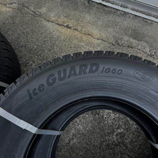 未使用品 YOKOHAMA iceGUARD 6 215/65R16 98Q スタッドレスタイヤ