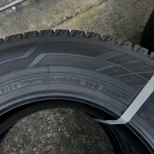 未使用品 YOKOHAMA iceGUARD 6 215/65R16 98Q スタッドレスタイヤ