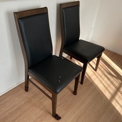 イス2脚の画像