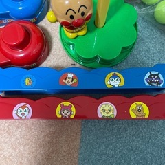 美品　アンパンマン森のぽんぽん玉入れの画像